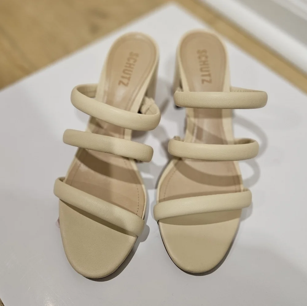 Schutz Olly Block Heel Sandal in EGG SHELL Size 9.5